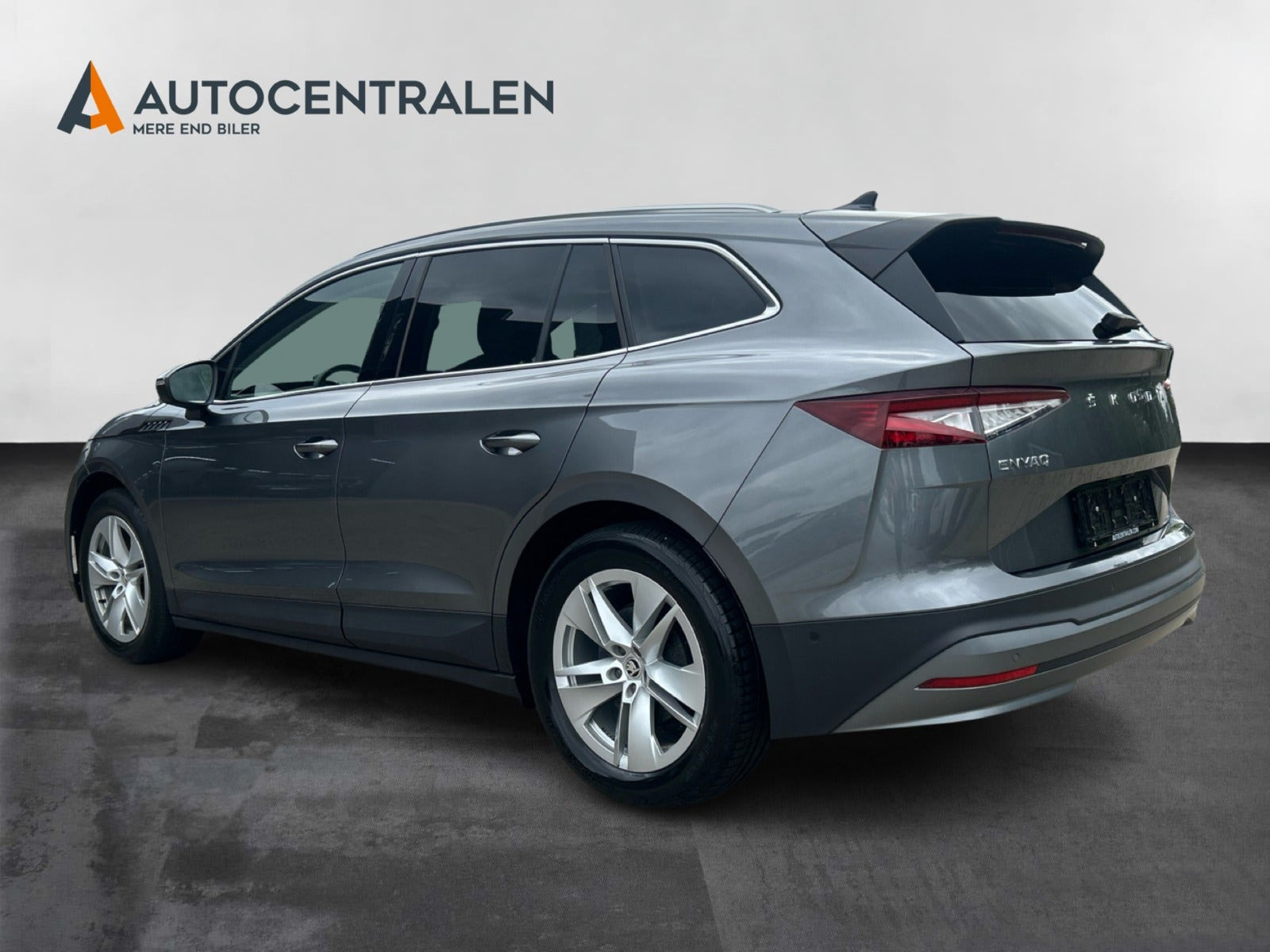 Grå Skoda Enyaq fra 2023