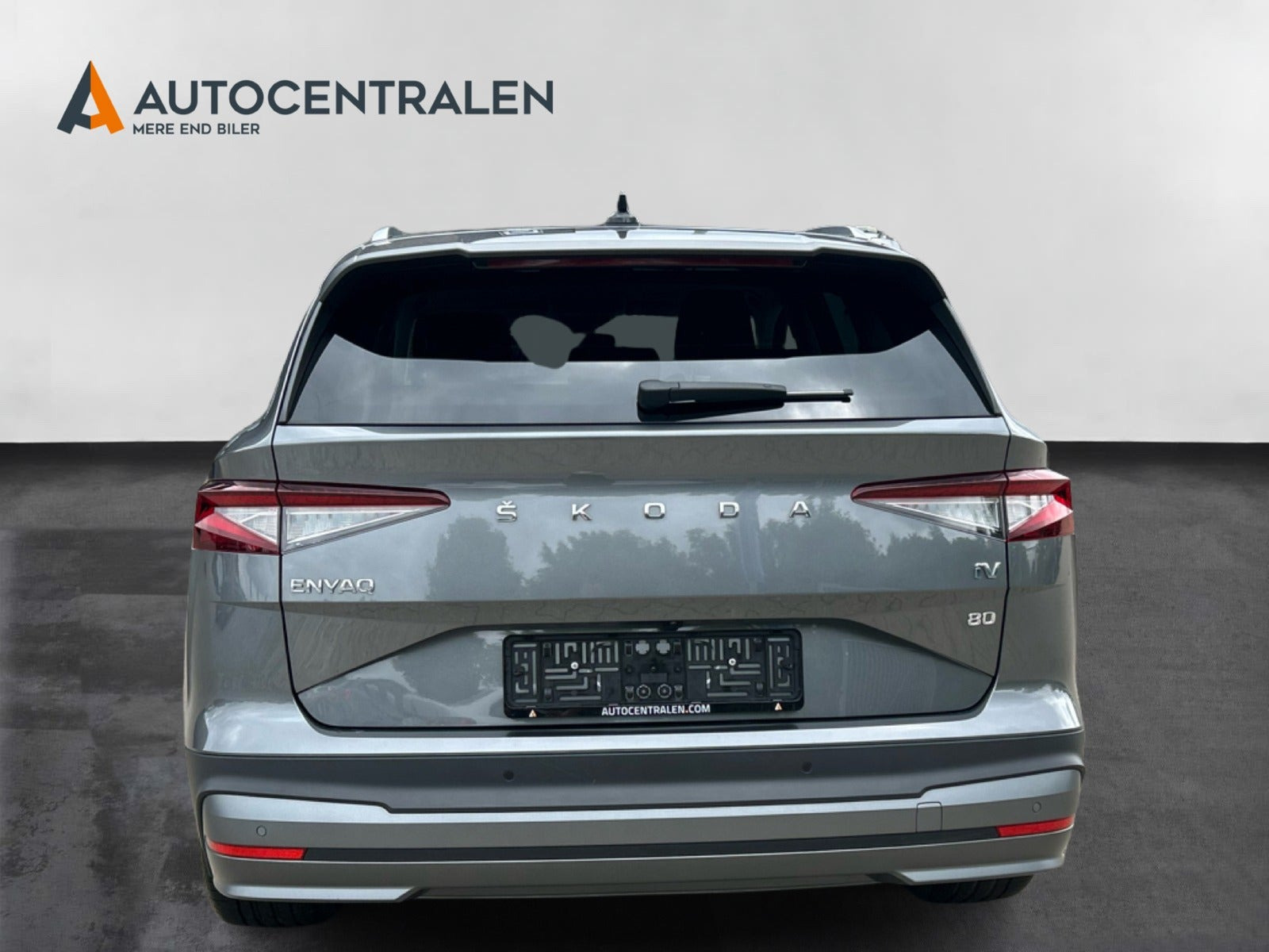 Grå Skoda Enyaq fra 2023