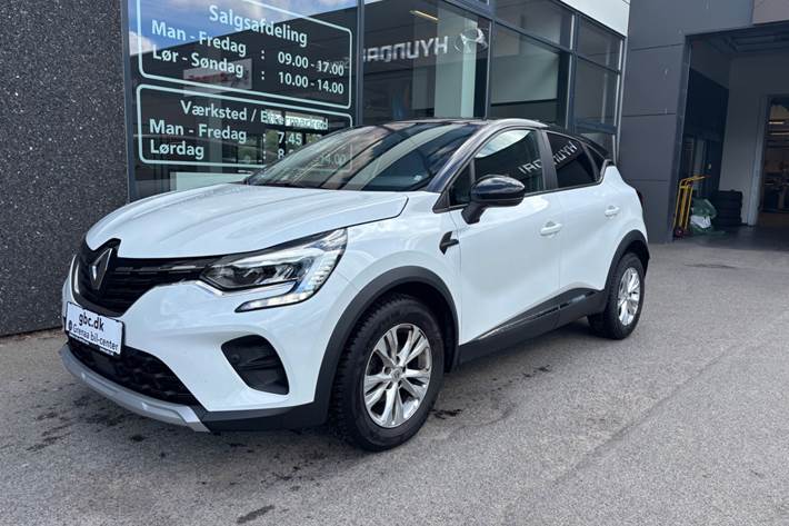 Hvid Renault Captur fra 2020 set udefra