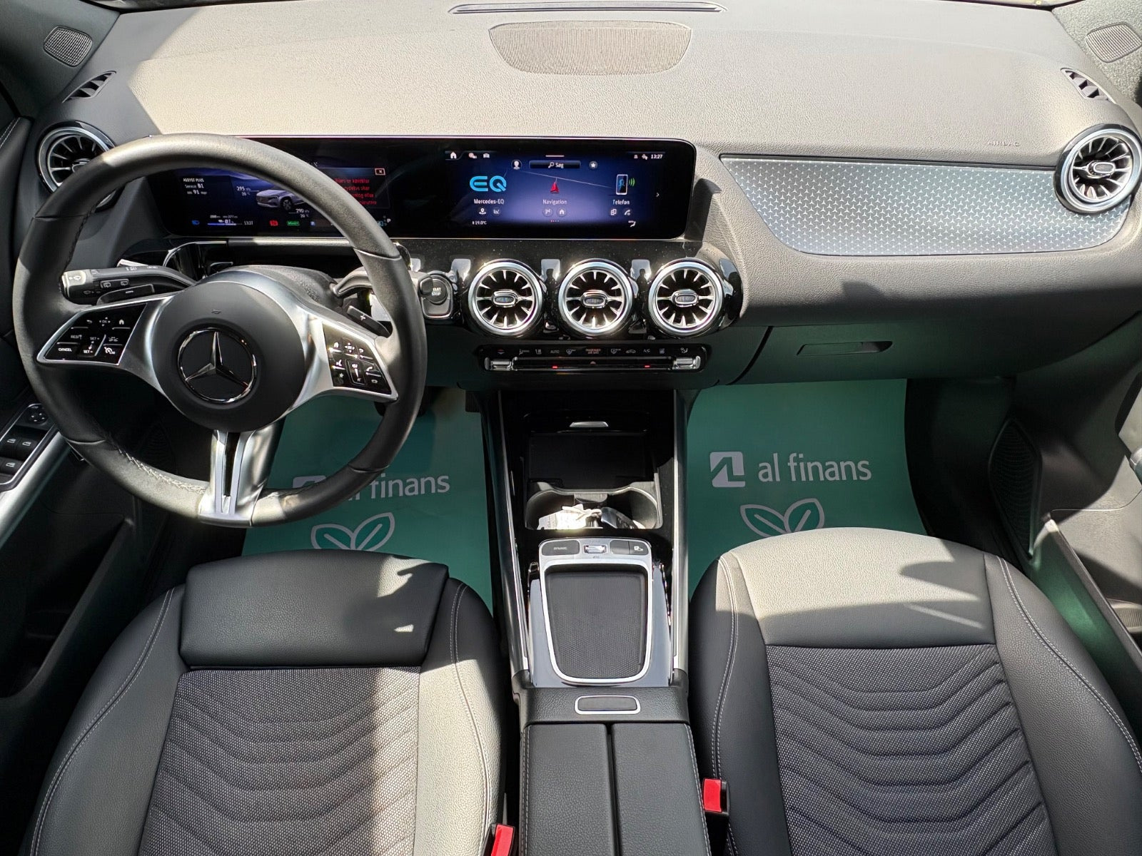 Sort Mercedes EQA350 fra 2025