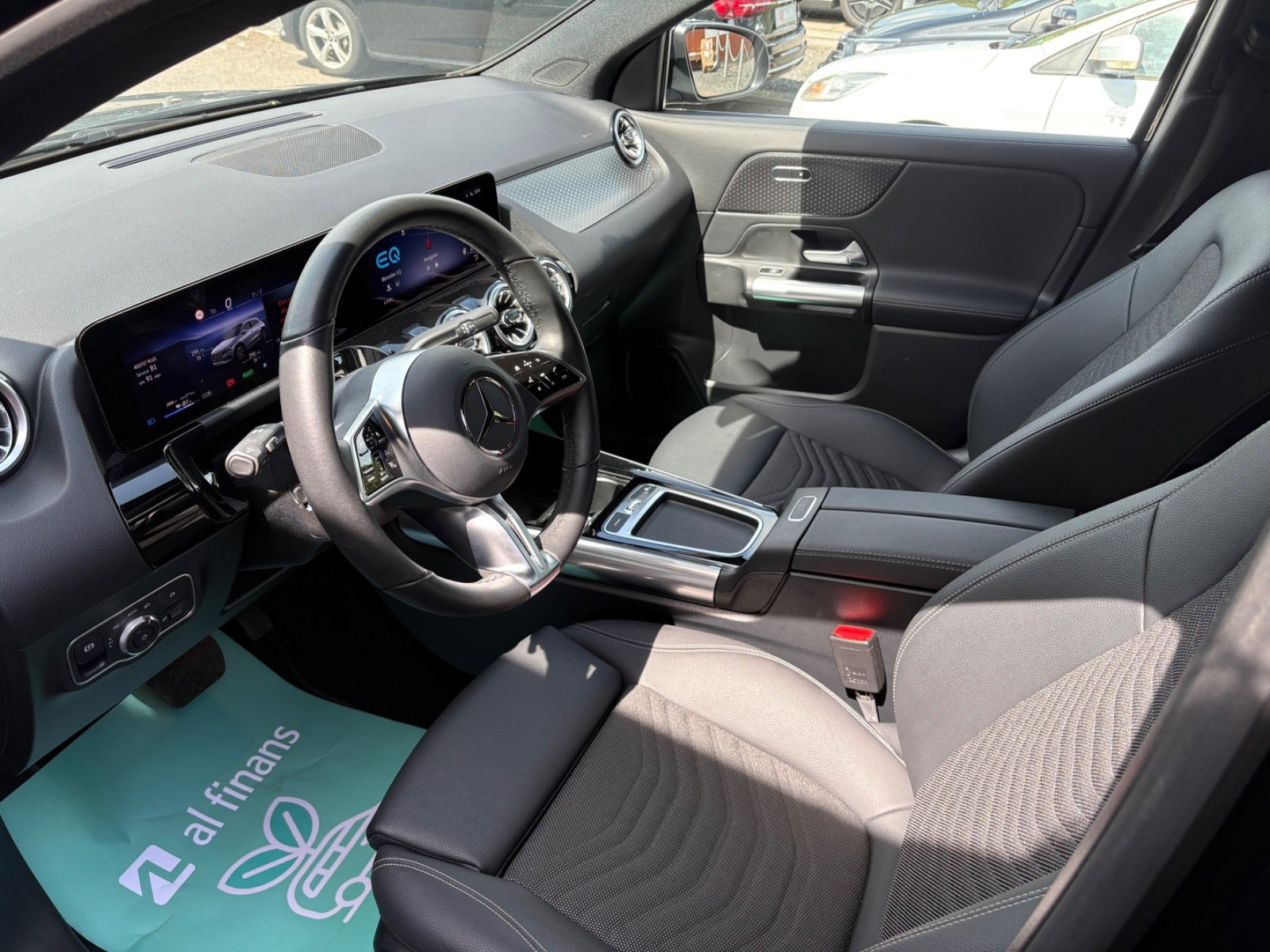 Sort Mercedes EQA350 fra 2025
