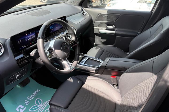 Sort Mercedes EQA350 fra 2025