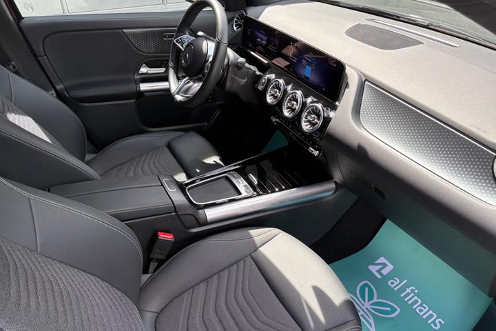 Sort Mercedes EQA350 fra 2025