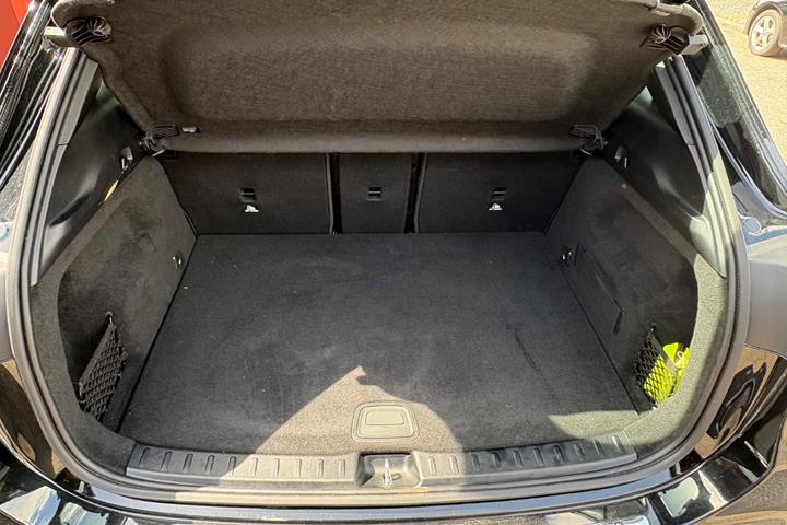 Sort Mercedes EQA350 fra 2025
