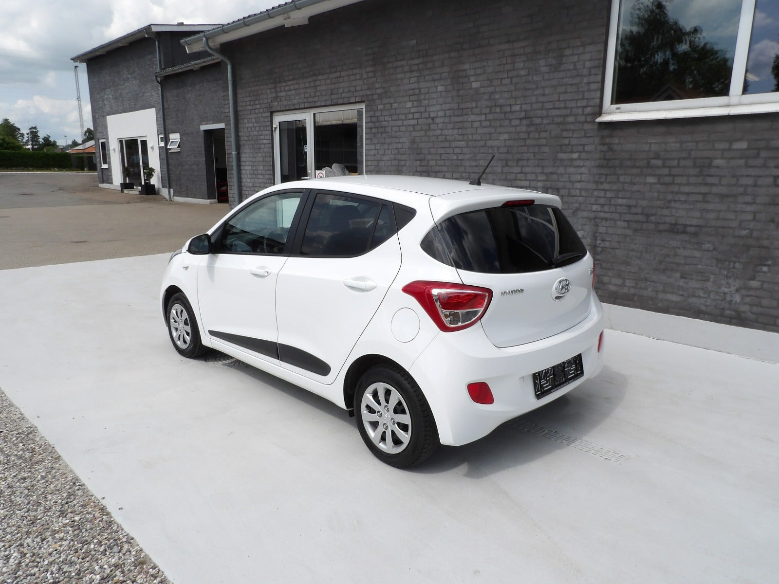 Hvid Hyundai i10 fra 2016