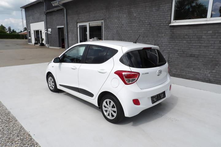 Hvid Hyundai i10 fra 2016