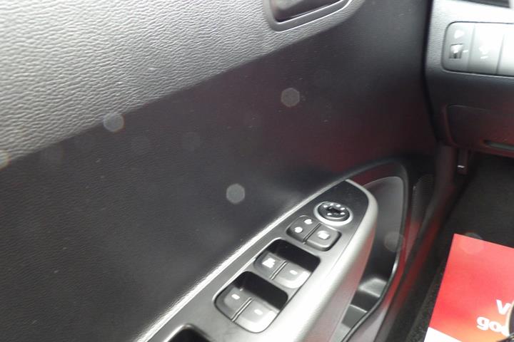 Hvid Hyundai i10 fra 2016