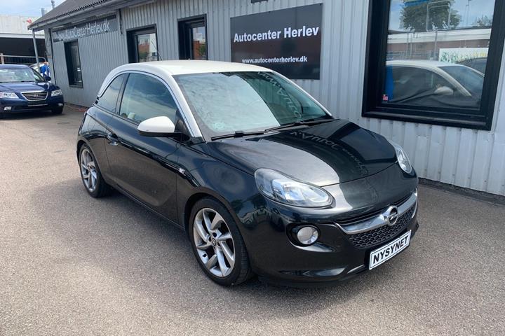 Sort Opel Adam fra 2013 set udefra