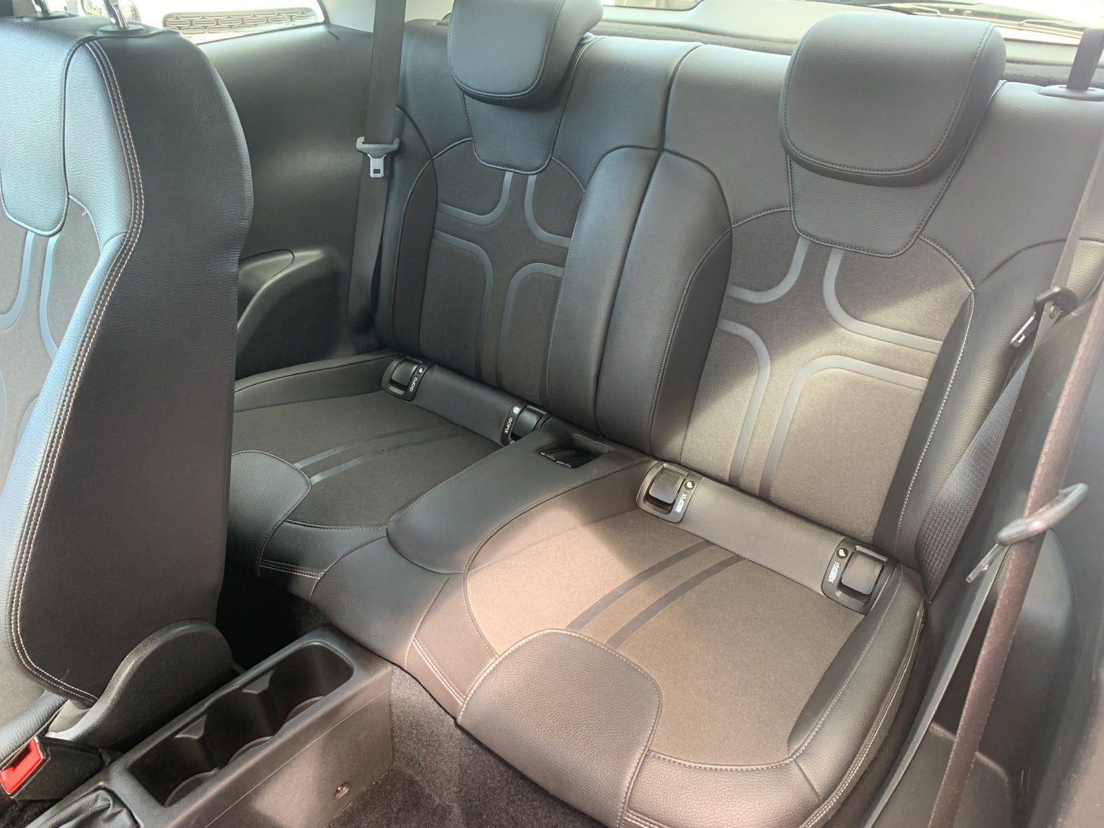 Sort Opel Adam fra 2013 set indefra