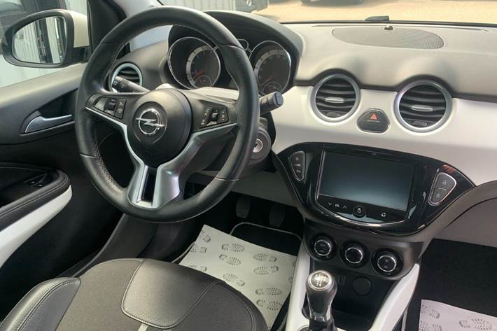 Sort Opel Adam fra 2013