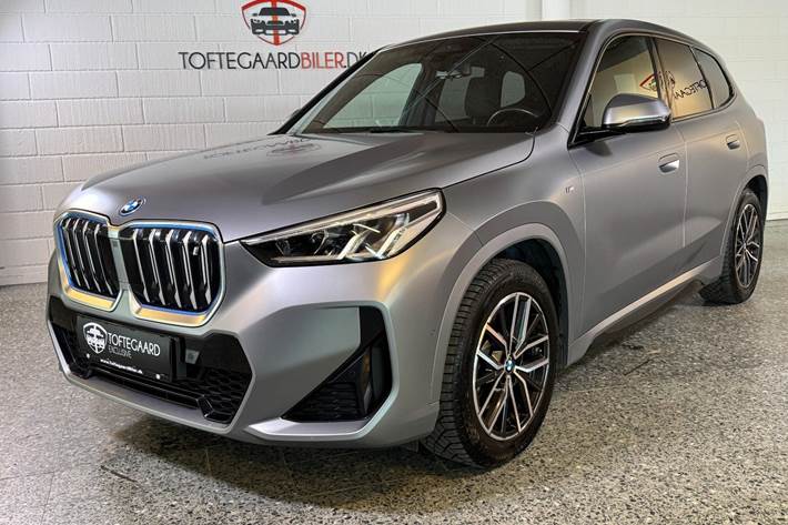Grå BMW iX1 fra 2023