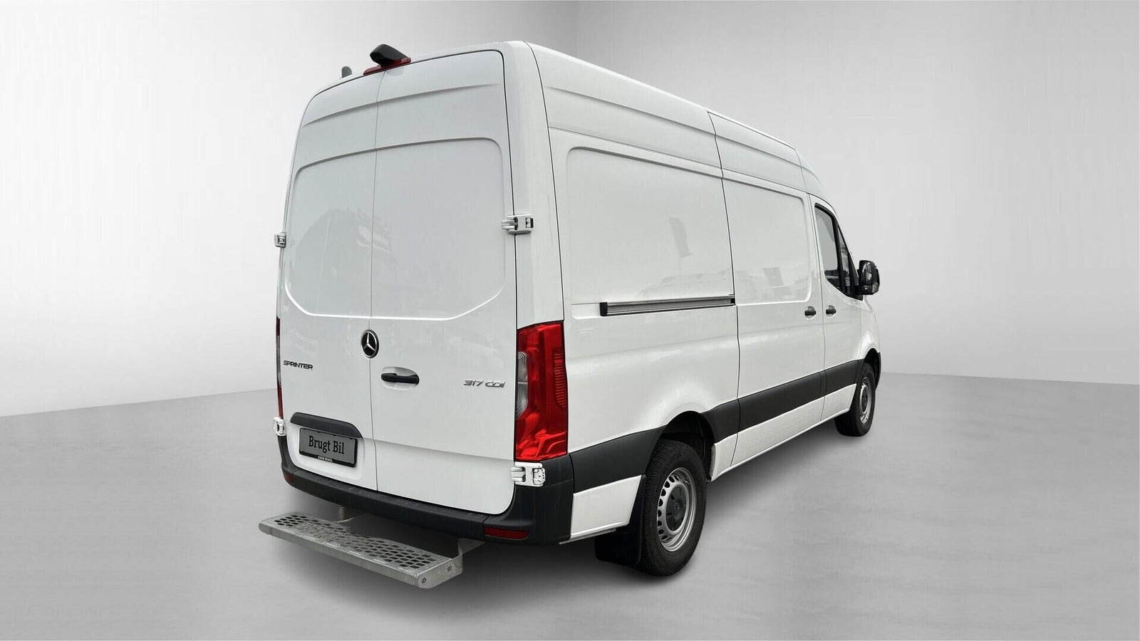 Hvid Mercedes Sprinter 317 fra 2024