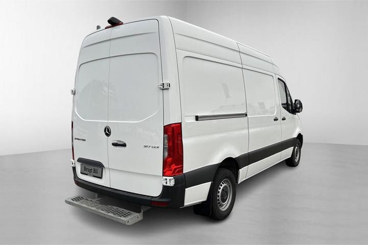 Hvid Mercedes Sprinter 317 fra 2024