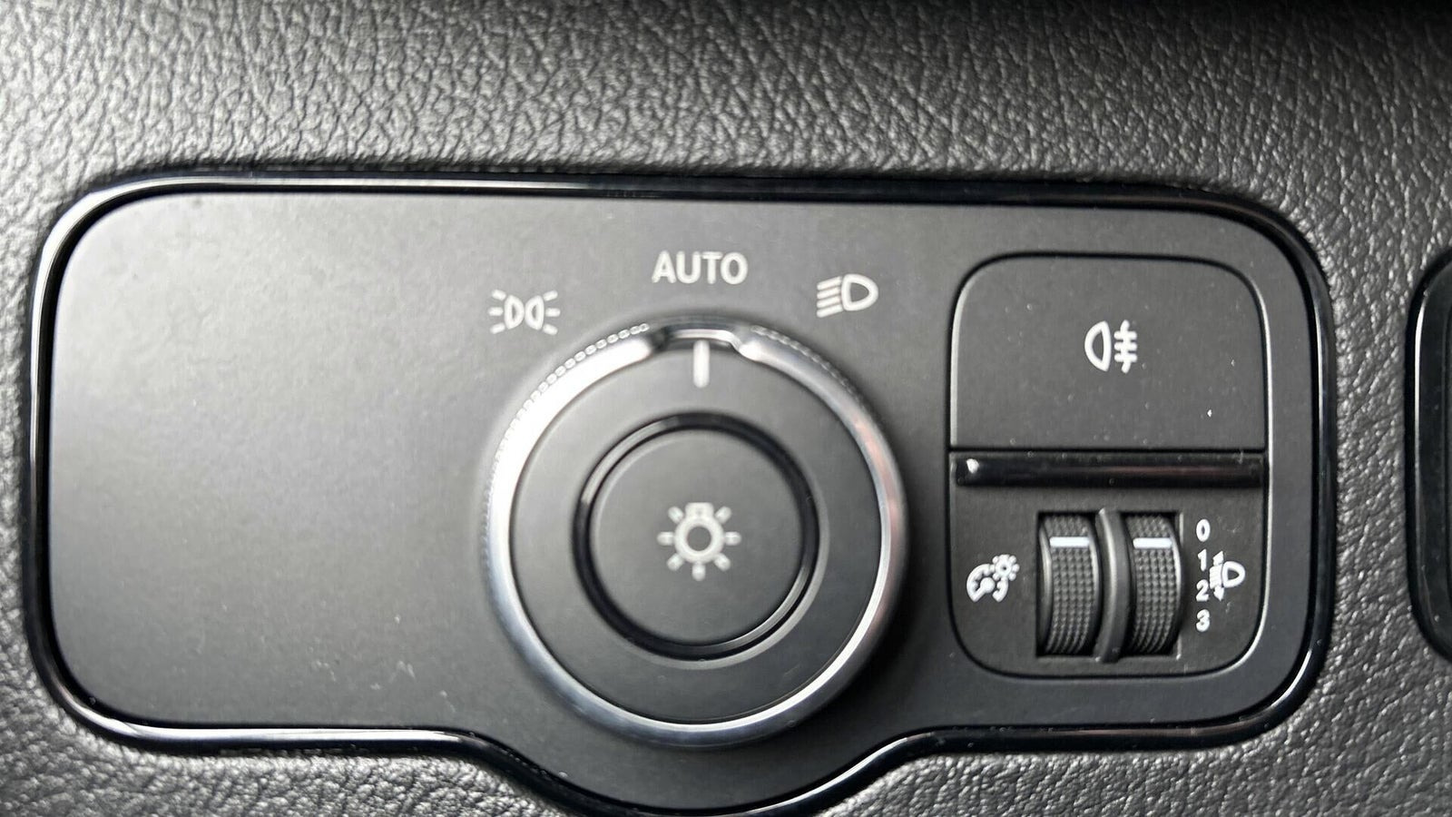 Hvid Mercedes Sprinter 317 fra 2024