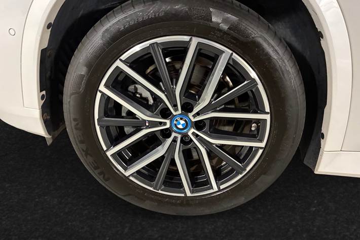 Hvid BMW iX1 fra 2023