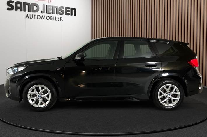 Sort BMW iX1 fra 2023