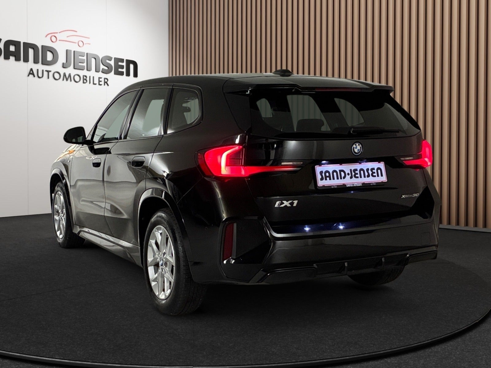 Sort BMW iX1 fra 2023