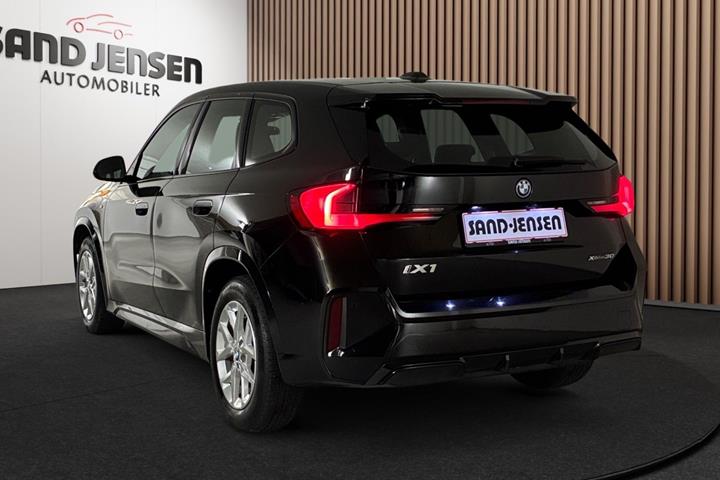 Sort BMW iX1 fra 2023