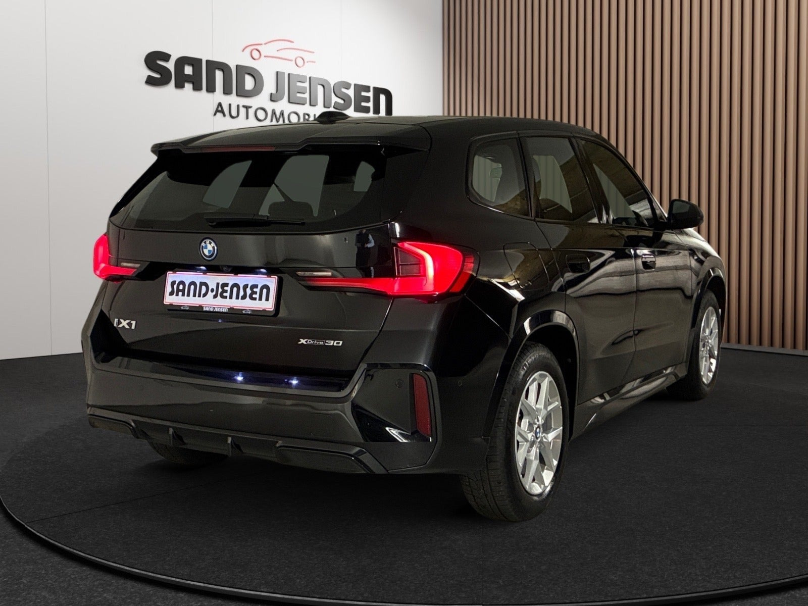 Sort BMW iX1 fra 2023