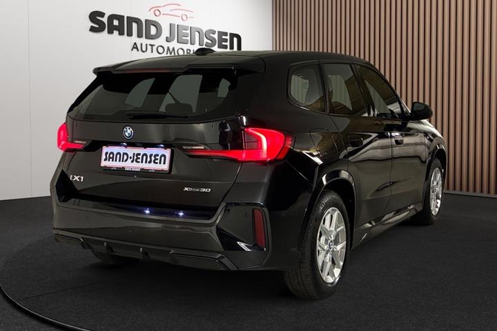 Sort BMW iX1 fra 2023