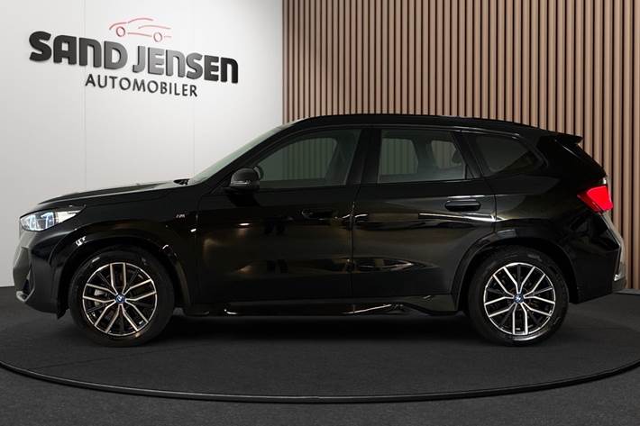 Sort BMW iX1 fra 2025