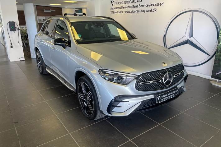 Sølv Mercedes GLC300 e fra 2023