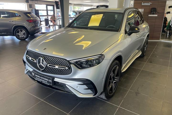 Sølv Mercedes GLC300 e fra 2023