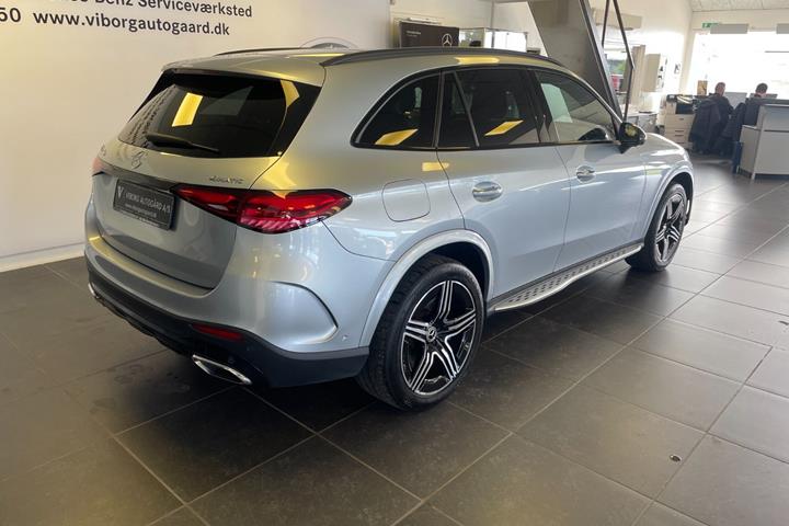 Sølv Mercedes GLC300 e fra 2023