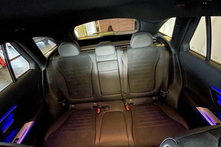 Sølv Mercedes GLC300 e fra 2023
