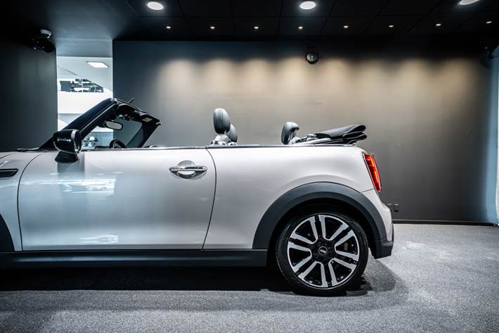 Grå Mini Cooper fra 2022
