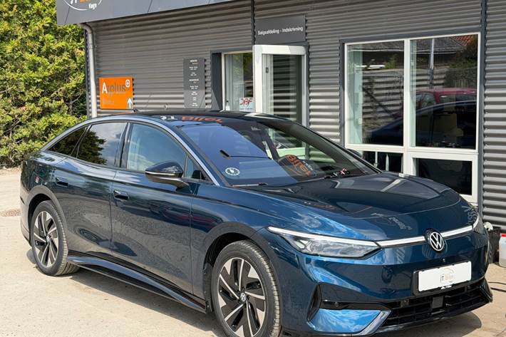 Blå VW ID.7 fra 2026 set udefra