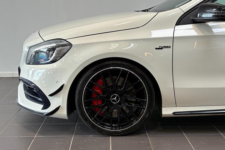 Hvid Mercedes A45 fra 2017