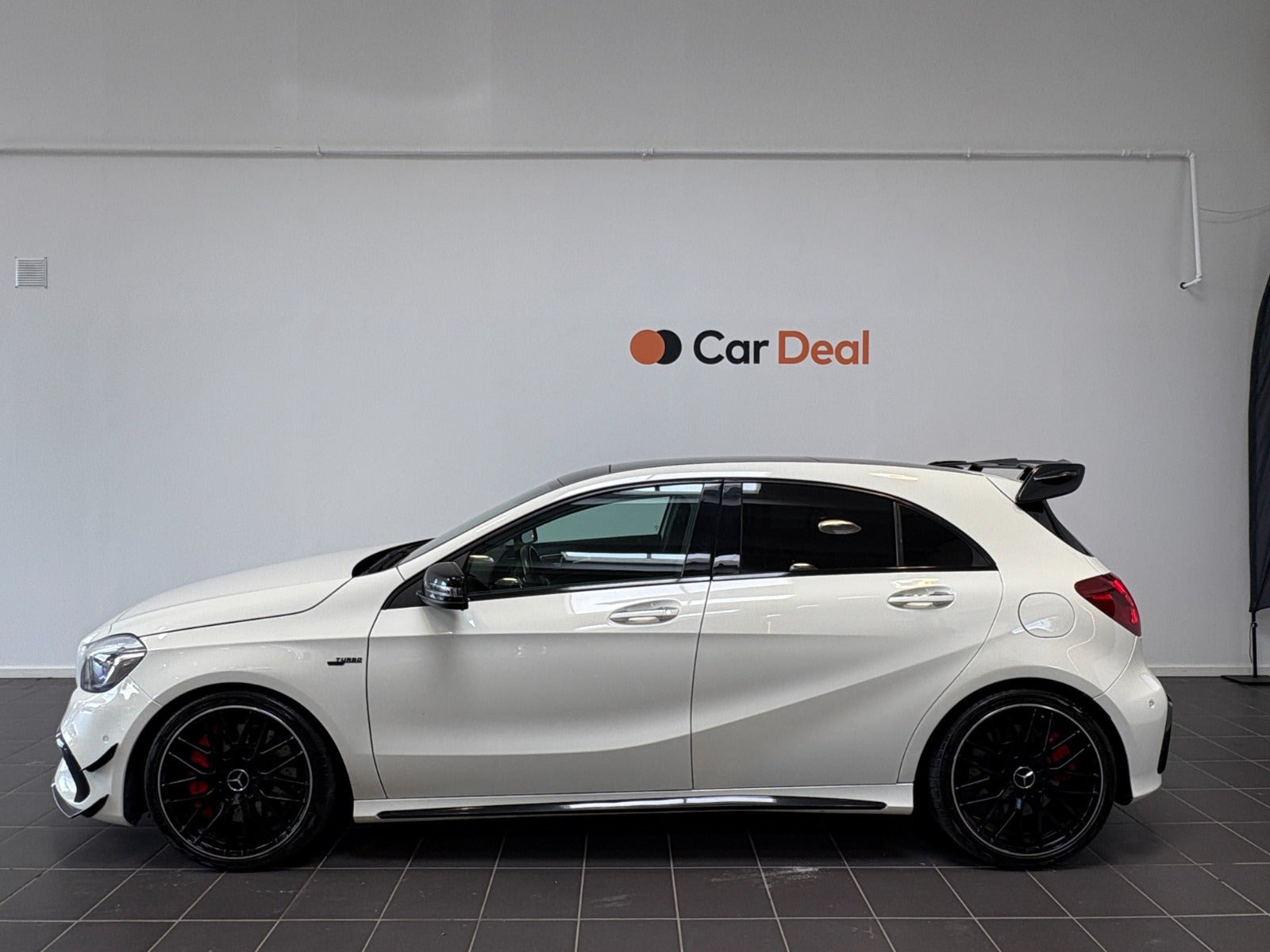 Hvid Mercedes A45 fra 2017
