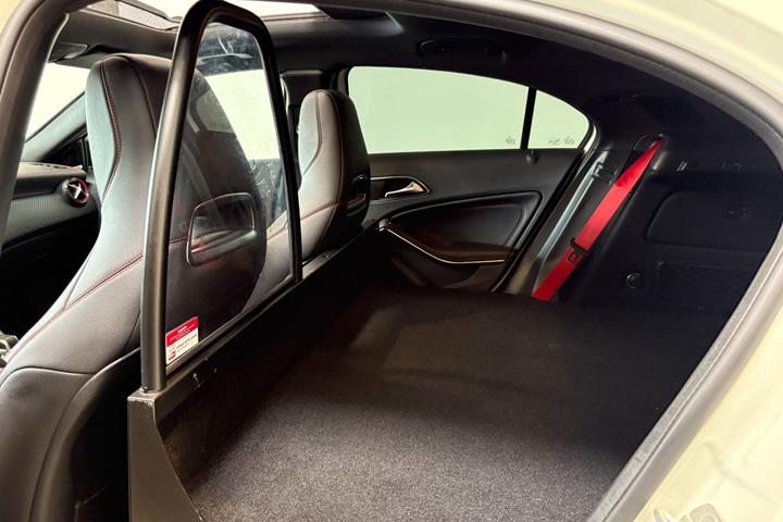 Hvid Mercedes A45 fra 2017