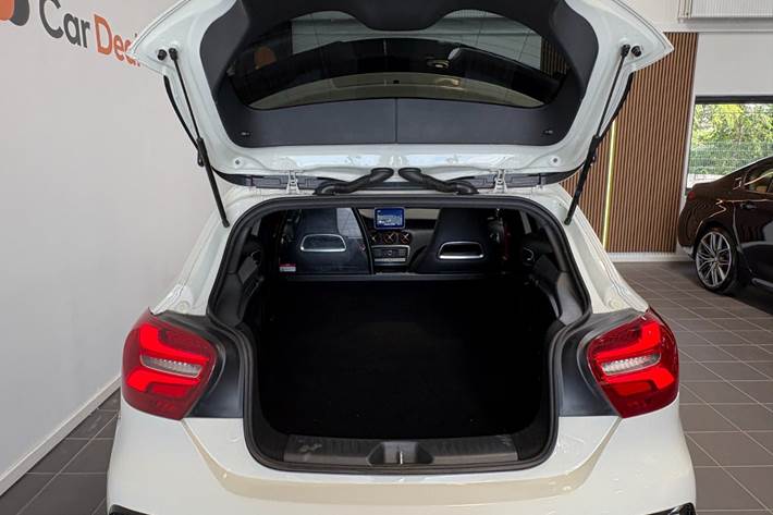Hvid Mercedes A45 fra 2017