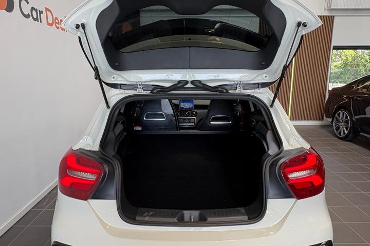 Hvid Mercedes A45 fra 2017