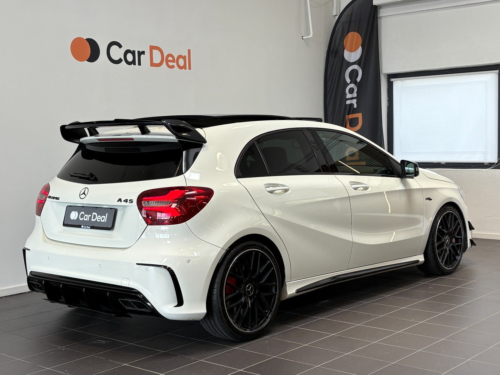 Hvid Mercedes A45 fra 2017