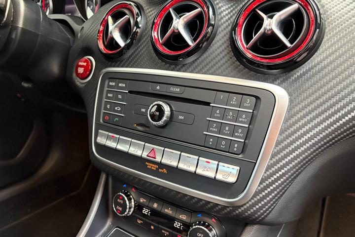 Hvid Mercedes A45 fra 2017