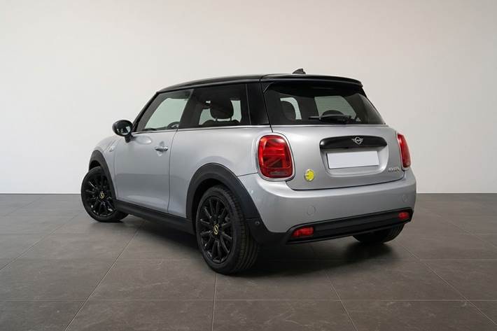 Sølv Mini Cooper fra 2023