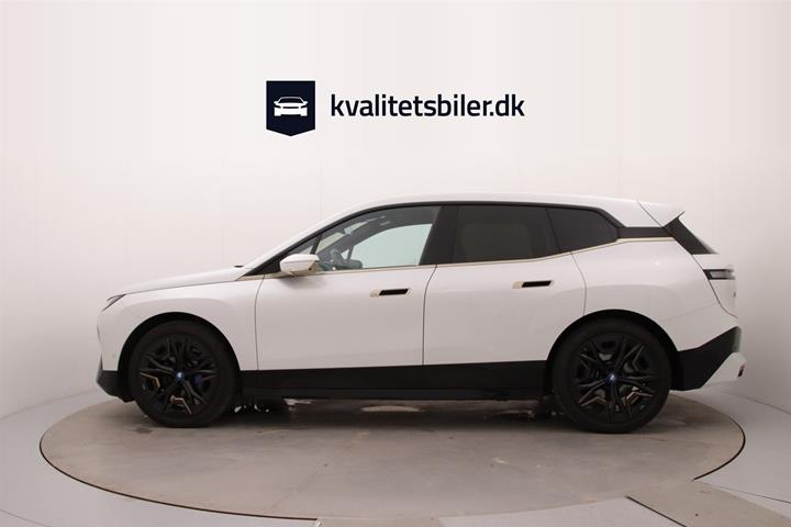 Hvid BMW iX fra 2023