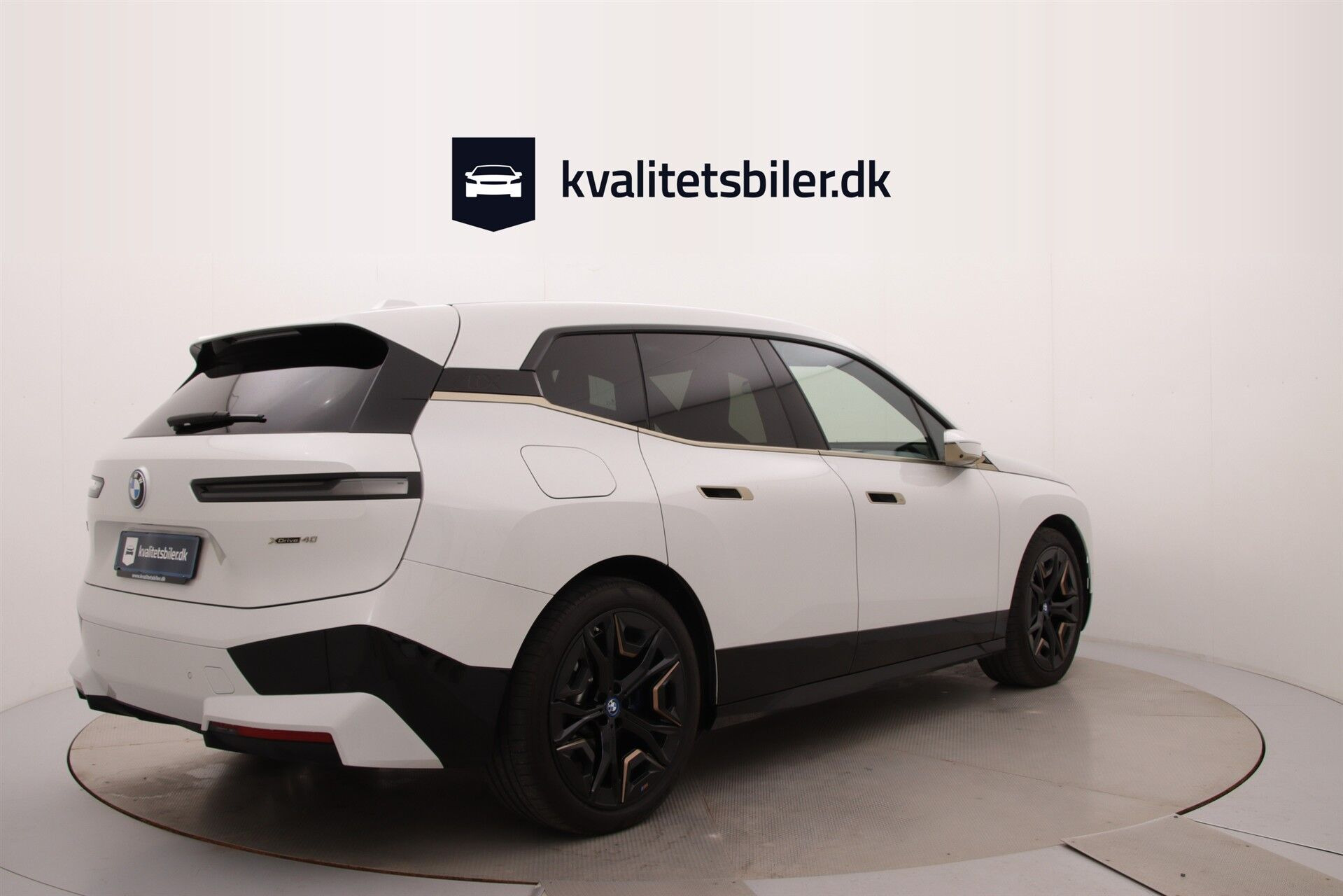 Hvid BMW iX fra 2023
