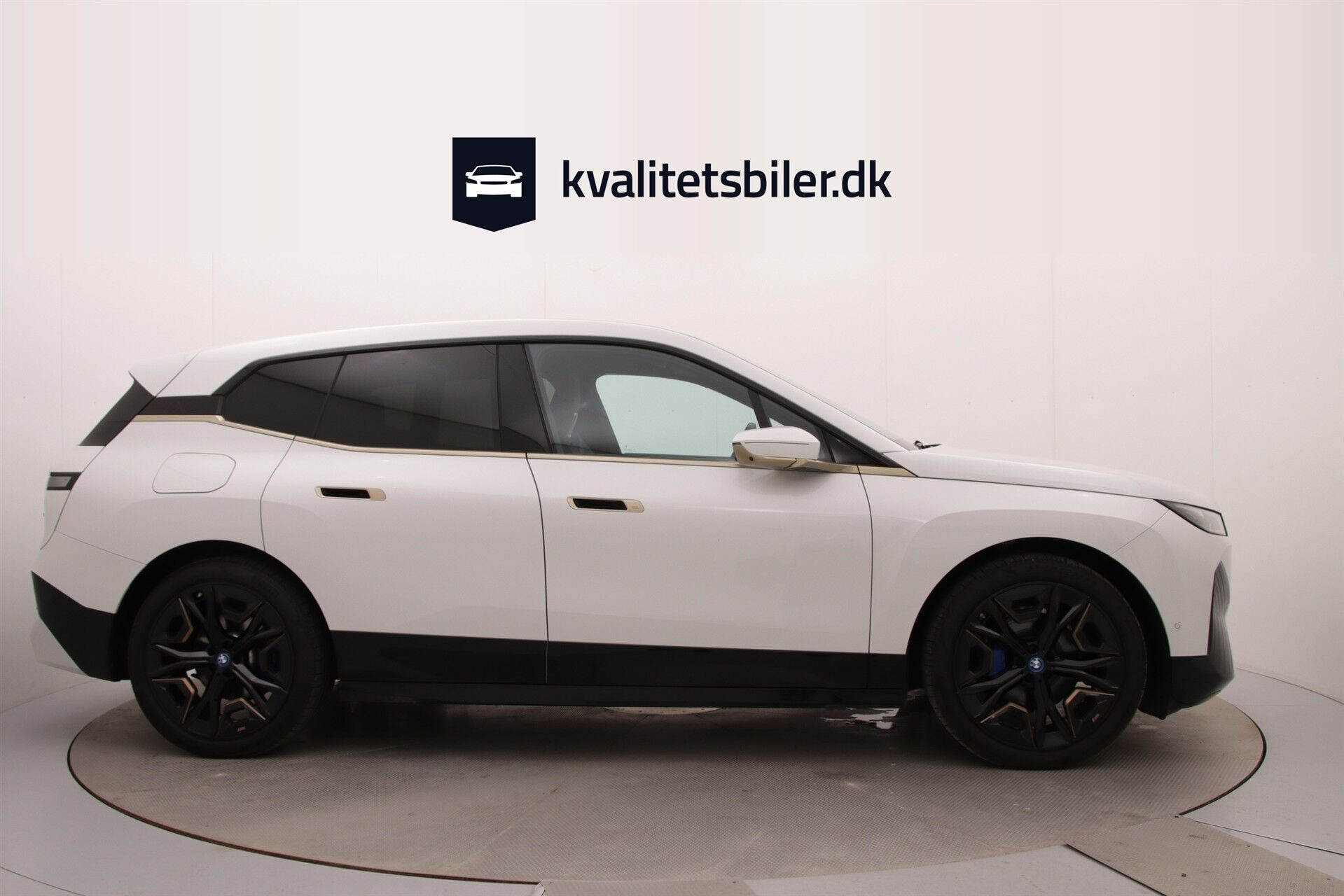 Hvid BMW iX fra 2023
