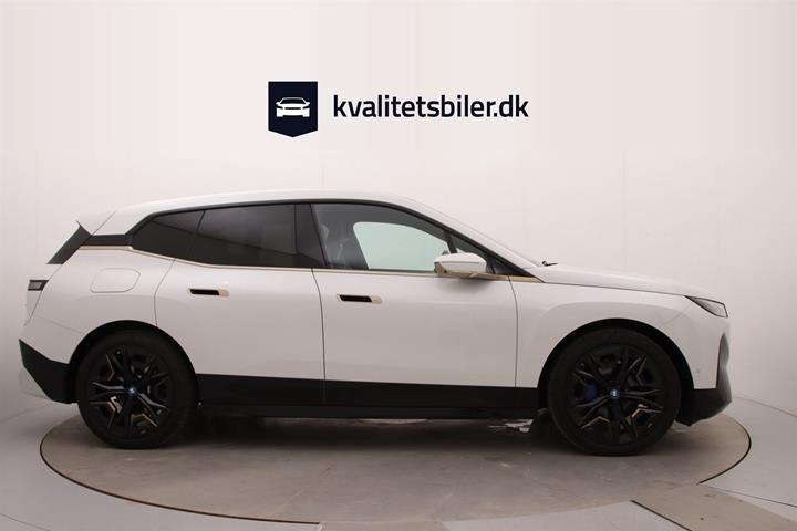 Hvid BMW iX fra 2023