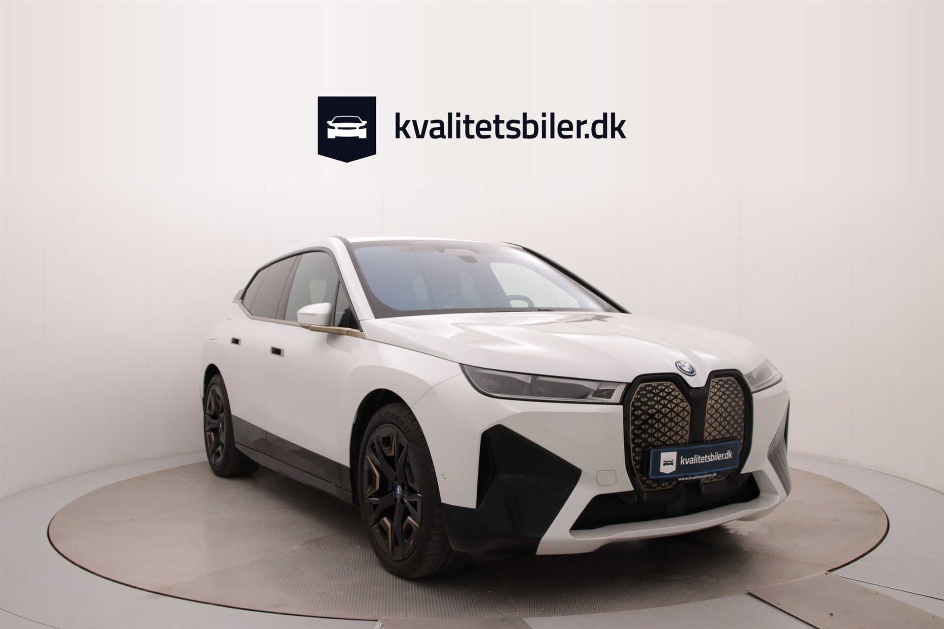 BMW iX xDrive40, 326hp, 2024