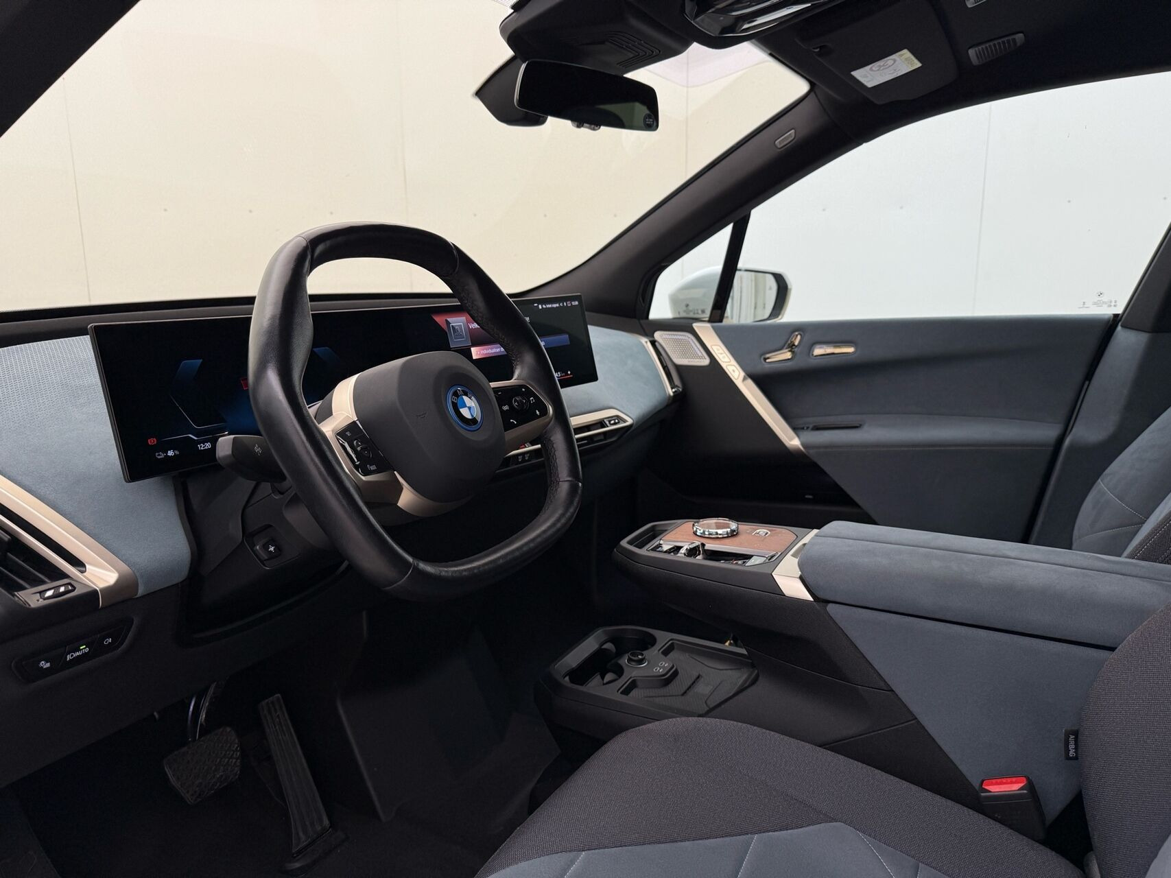 BMW iX xDrive40, 326hp, 2024