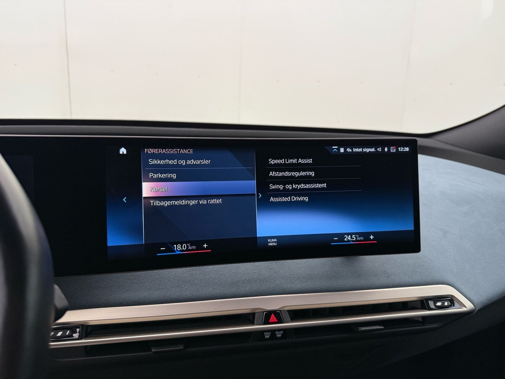 BMW iX xDrive40, 326hp, 2024