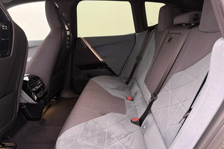 Hvid BMW iX fra 2023