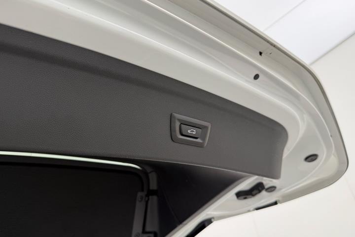 Hvid BMW iX fra 2023