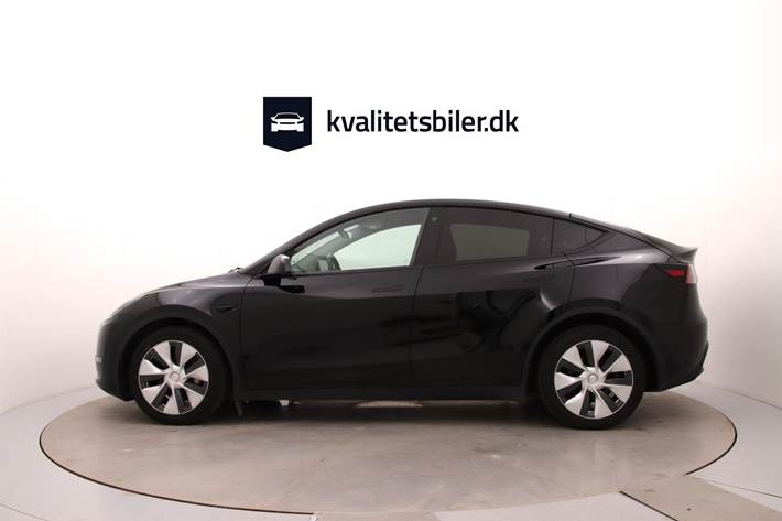 Sort Tesla Model Y fra 2022