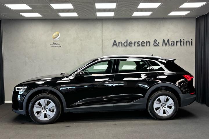 Sort Audi e-tron fra 2023